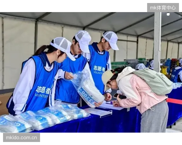 大型赛事依赖海量志愿者，但除了引导服务，他们在识别和上报安全风险方面的专业培训是否系统化？